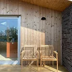 Modern Summer House Overlooking The Water 福堡