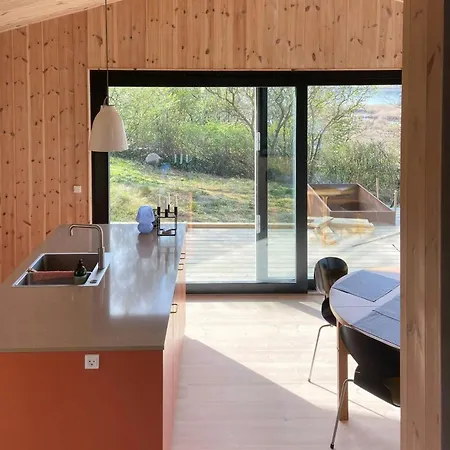 Modern Summer House Overlooking The Water בית נופש פאבורג