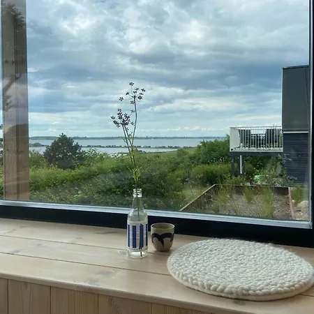 Feriehus Modern Summer House Overlooking The Water