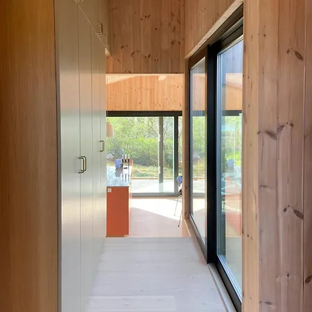 Modern Summer House Overlooking The Water Сasa de vacaciones *