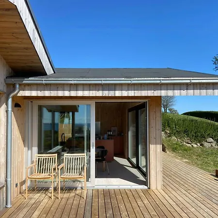 Modern Summer House Overlooking The Water Feriehus