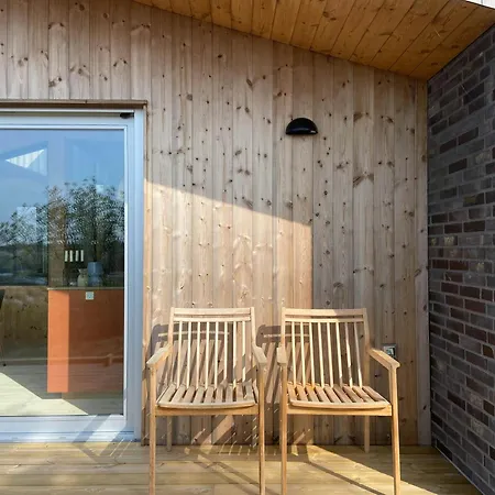 Modern Summer House Overlooking The Water 福堡