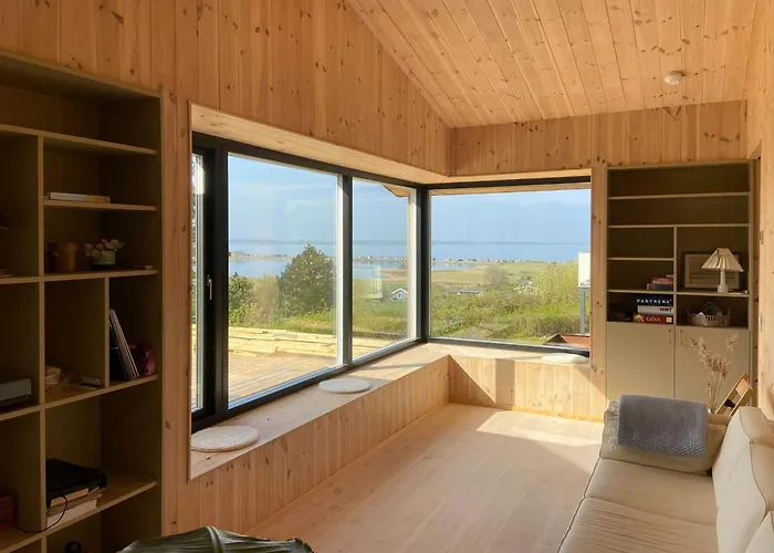 בית נופש Modern Summer House Overlooking The Water