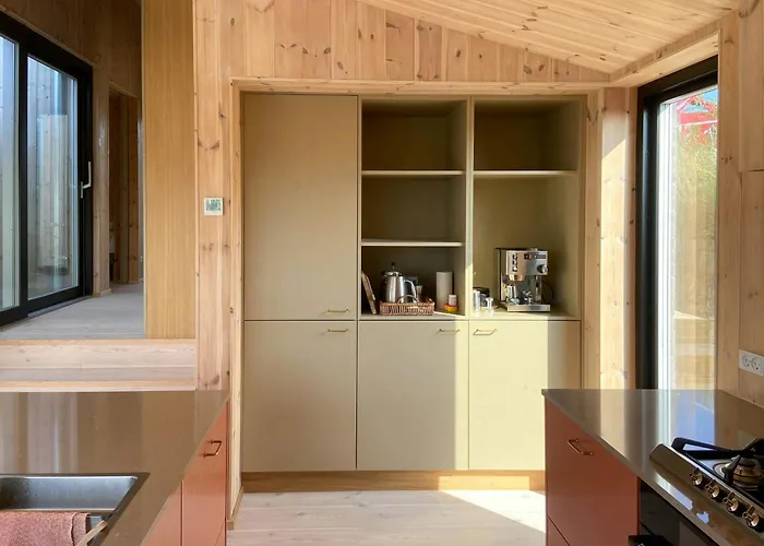 Modern Summer House Overlooking The Water * פאבורג