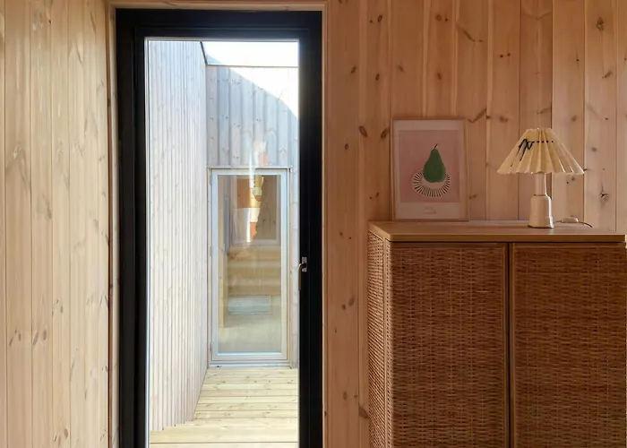 Modern Summer House Overlooking The Water Σπίτι διακοπών *
