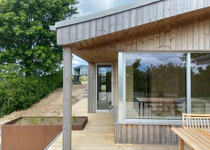 Modern Summer House Overlooking The Water Σπίτι διακοπών *