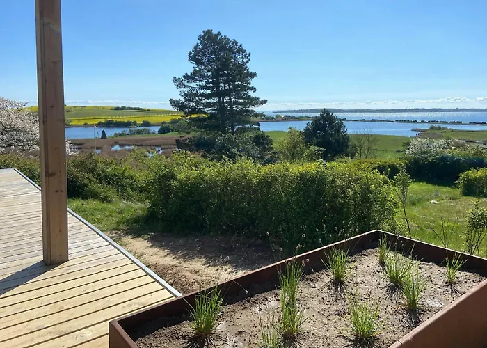 Σπίτι διακοπών Modern Summer House Overlooking The Water *