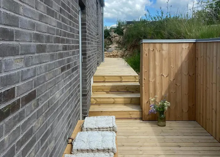 Modern Summer House Overlooking The Water Сasa de vacaciones